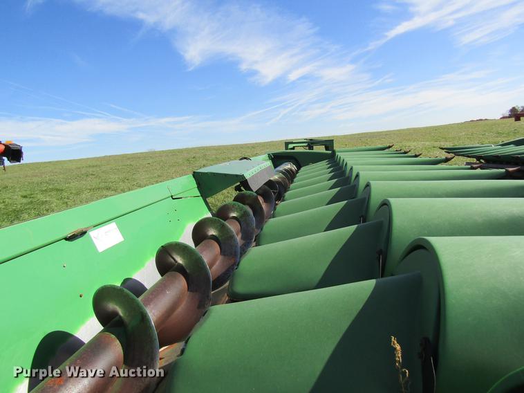 image for item DB2002 2004 John Deere 1293 corn head