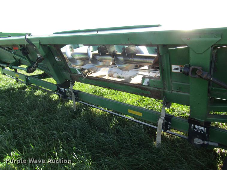 image for item DB2002 2004 John Deere 1293 corn head