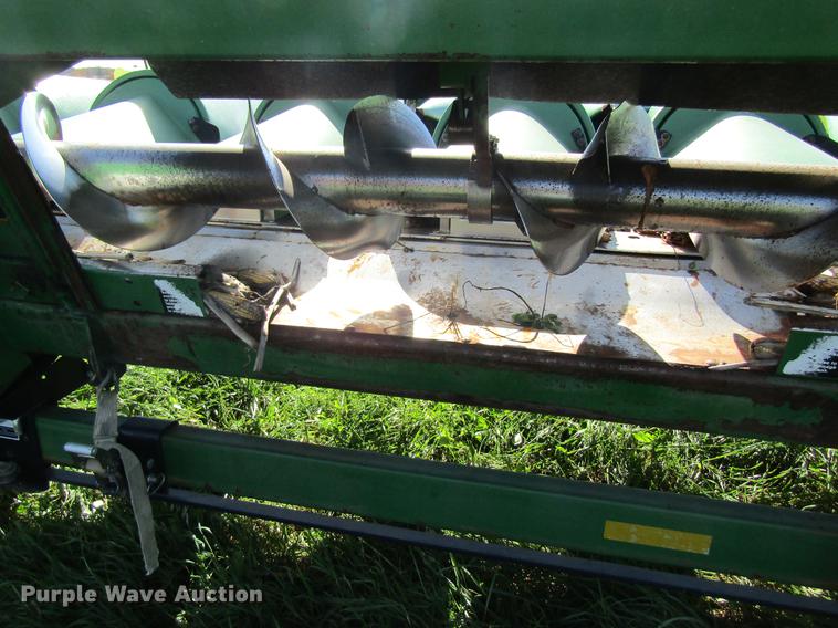 image for item DB2002 2004 John Deere 1293 corn head