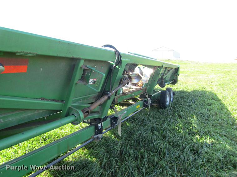 image for item DB2002 2004 John Deere 1293 corn head