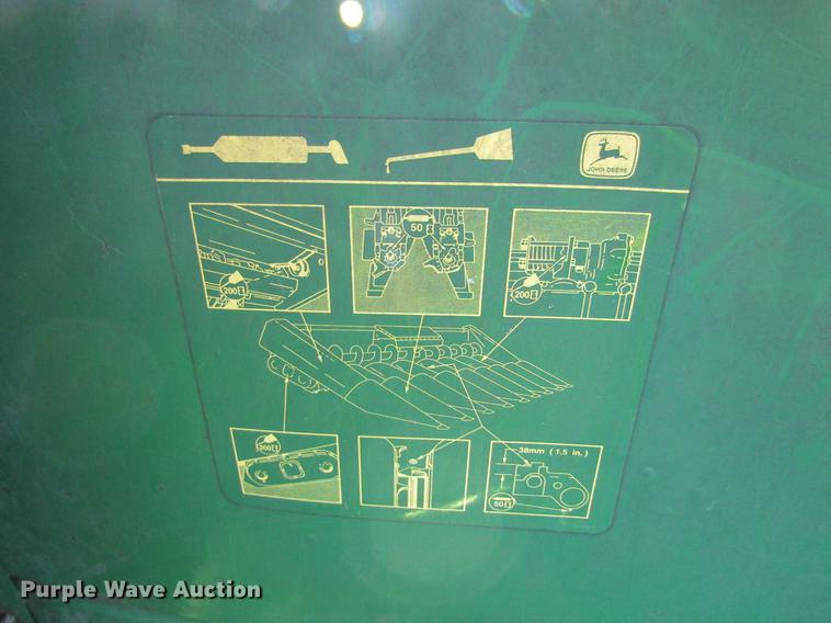 image for item DB2002 2004 John Deere 1293 corn head