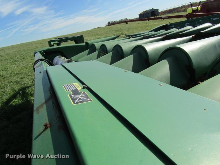 image for item DB2002 2004 John Deere 1293 corn head