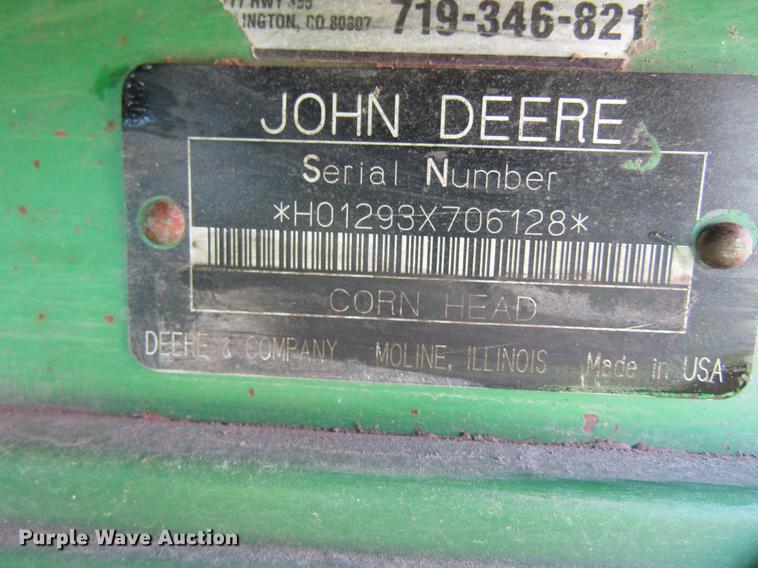 image for item DB2002 2004 John Deere 1293 corn head