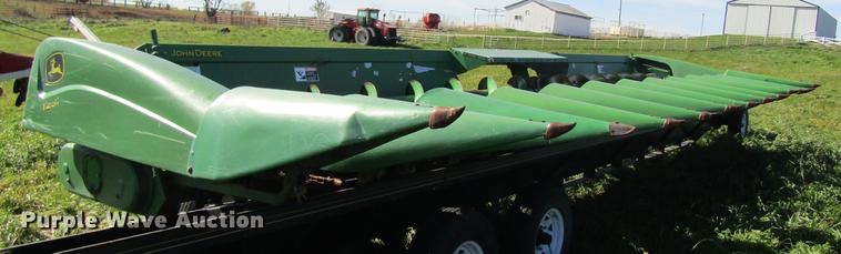 image for item DB2003 2004 John Deere 1293 corn head