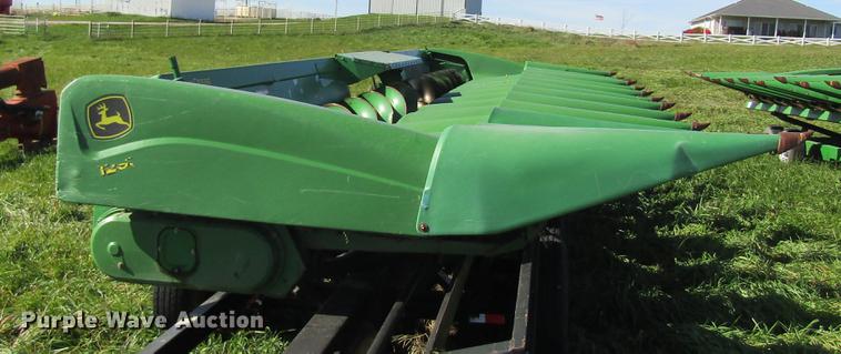 image for item DB2003 2004 John Deere 1293 corn head