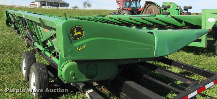 image for item DB2003 2004 John Deere 1293 corn head