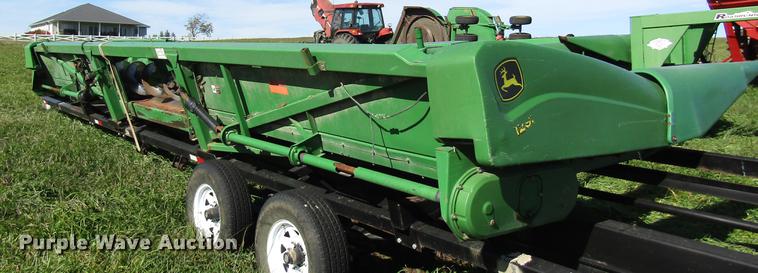 image for item DB2003 2004 John Deere 1293 corn head