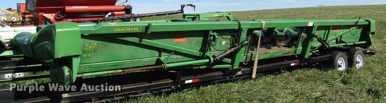 image for item DB2003 2004 John Deere 1293 corn head
