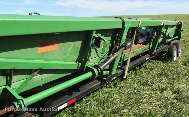 image for item DB2003 2004 John Deere 1293 corn head