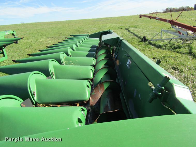 image for item DB2003 2004 John Deere 1293 corn head
