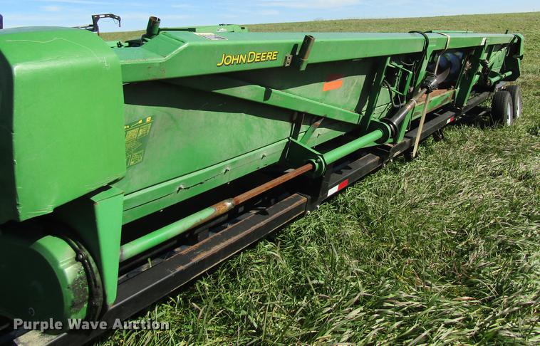 image for item DB2003 2004 John Deere 1293 corn head