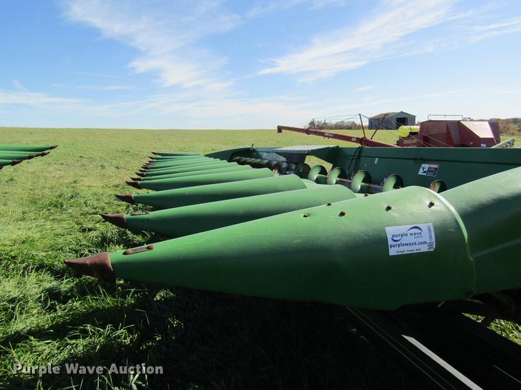 image for item DB2003 2004 John Deere 1293 corn head