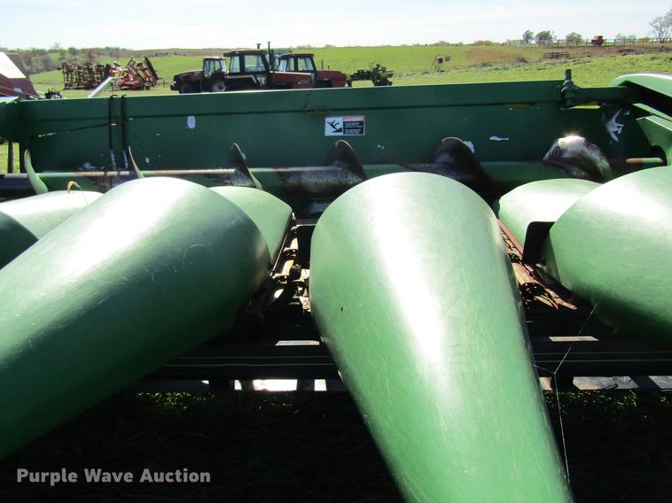 image for item DB2003 2004 John Deere 1293 corn head