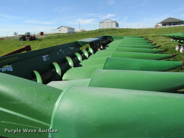 image for item DB2003 2004 John Deere 1293 corn head