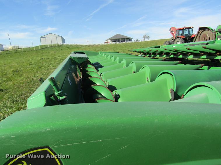 image for item DB2003 2004 John Deere 1293 corn head