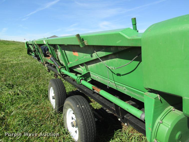 image for item DB2003 2004 John Deere 1293 corn head
