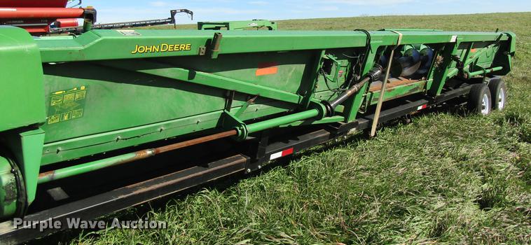 image for item DB2003 2004 John Deere 1293 corn head