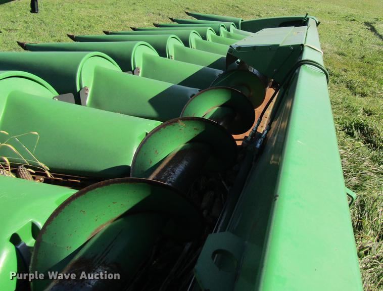 image for item DB2003 2004 John Deere 1293 corn head