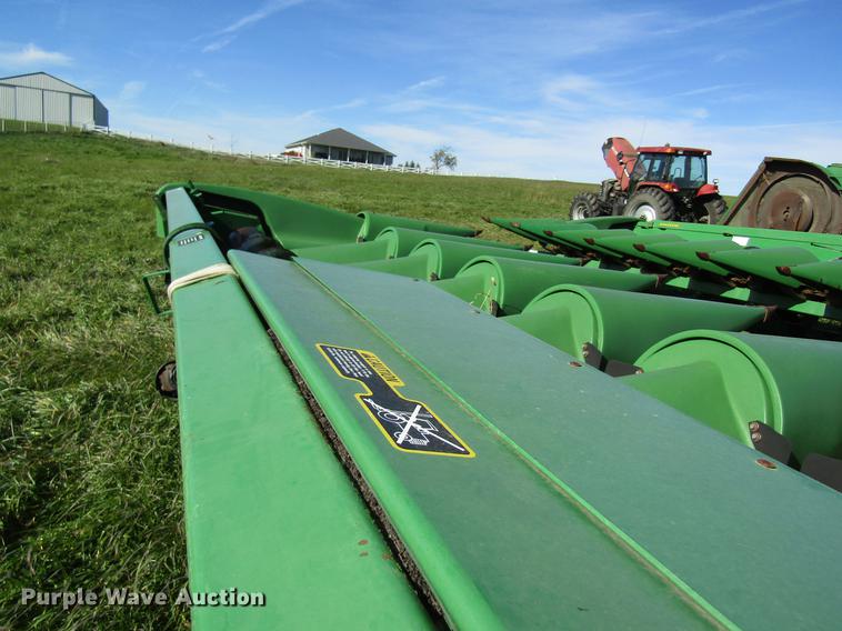 image for item DB2003 2004 John Deere 1293 corn head