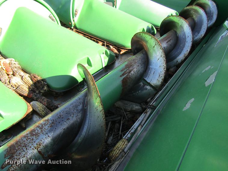 image for item DB2003 2004 John Deere 1293 corn head