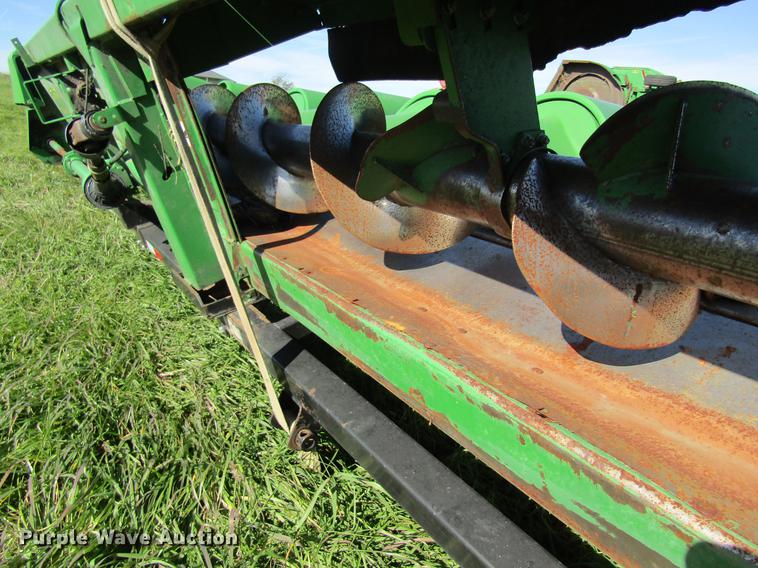 image for item DB2003 2004 John Deere 1293 corn head