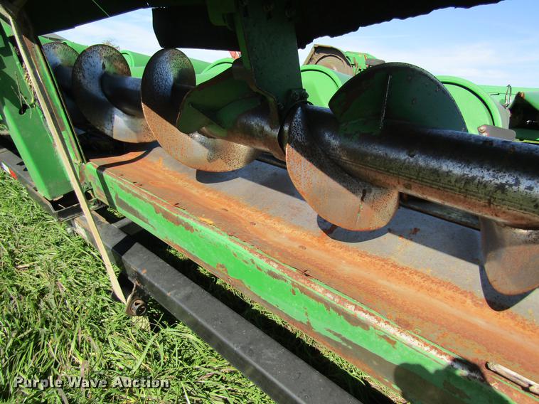image for item DB2003 2004 John Deere 1293 corn head