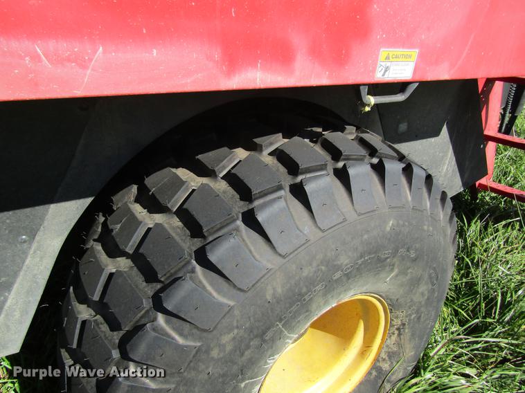 image for item DB2006 1999 New Holland 595 square baler