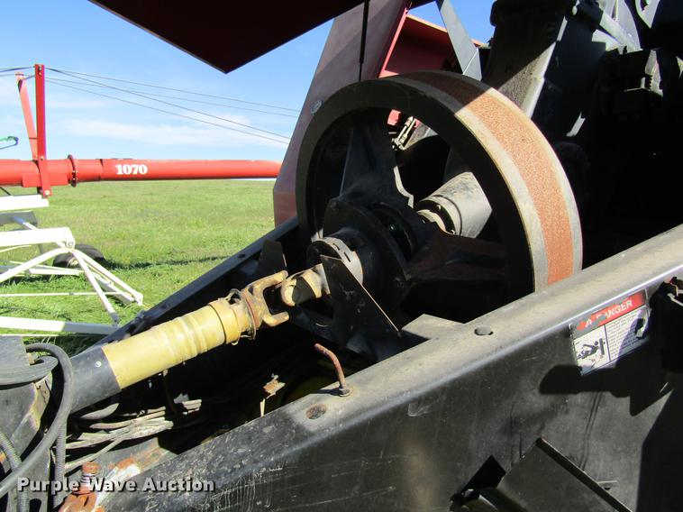 image for item DB2006 1999 New Holland 595 square baler