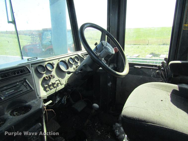 image for item DB2012 1984 Steiger Panther IV KM325 tractor