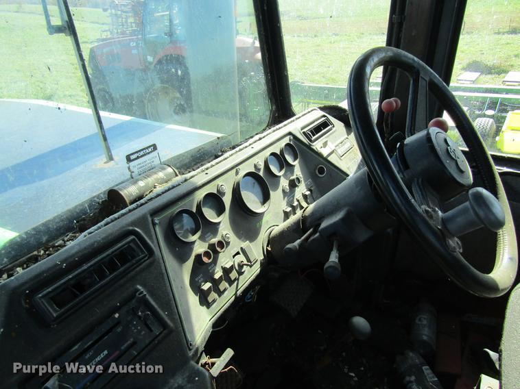 image for item DB2012 1984 Steiger Panther IV KM325 tractor
