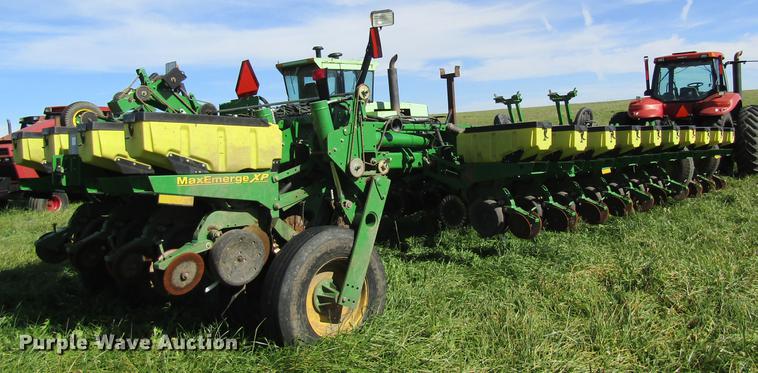 image for item DB2013 2010 John Deere 1770NT MaxEmerge XP planter