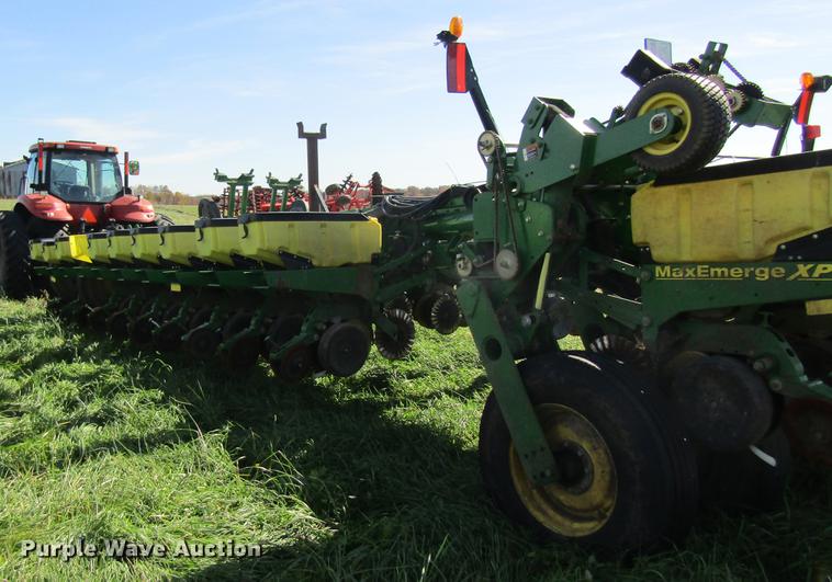 image for item DB2013 2010 John Deere 1770NT MaxEmerge XP planter