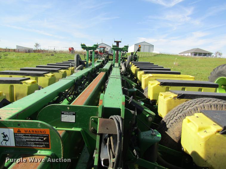 image for item DB2013 2010 John Deere 1770NT MaxEmerge XP planter