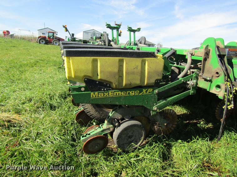 image for item DB2013 2010 John Deere 1770NT MaxEmerge XP planter