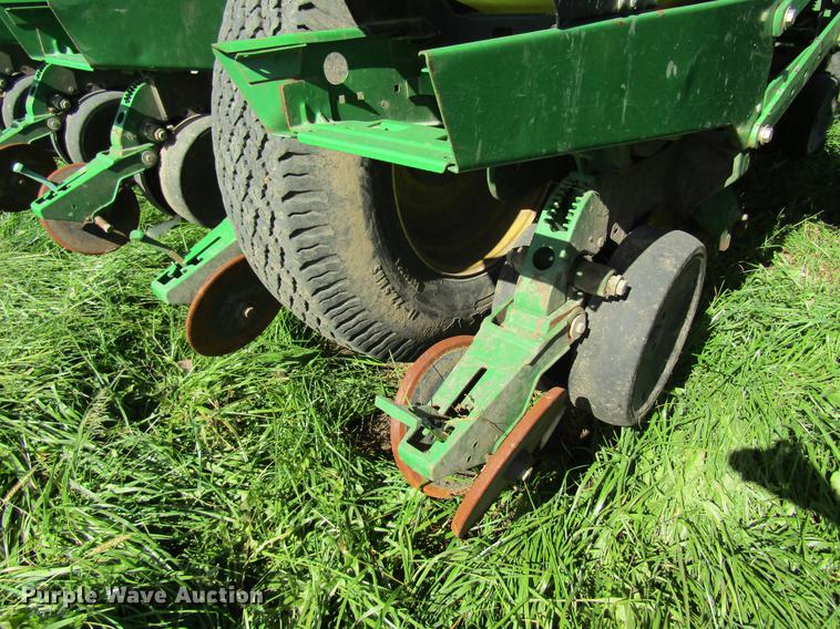 image for item DB2013 2010 John Deere 1770NT MaxEmerge XP planter
