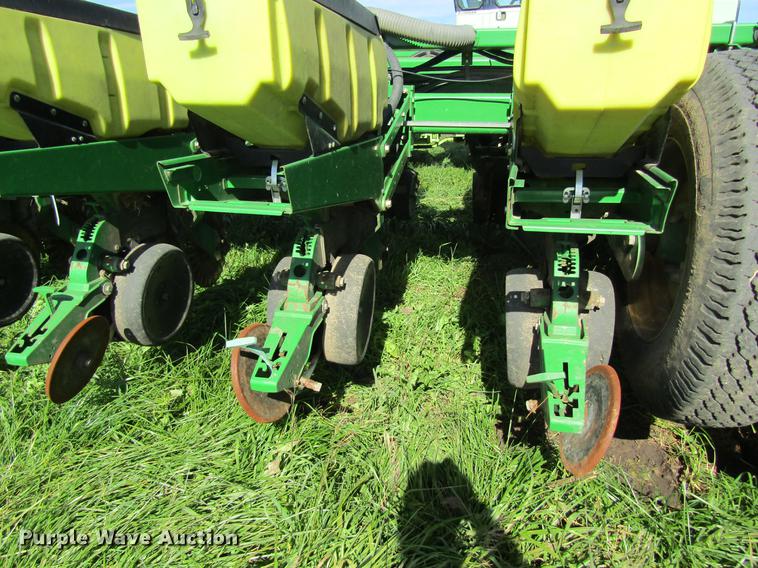 image for item DB2013 2010 John Deere 1770NT MaxEmerge XP planter