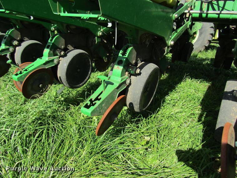 image for item DB2013 2010 John Deere 1770NT MaxEmerge XP planter