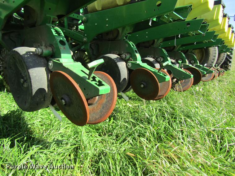 image for item DB2013 2010 John Deere 1770NT MaxEmerge XP planter