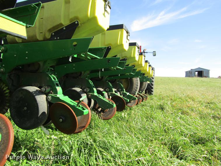 image for item DB2013 2010 John Deere 1770NT MaxEmerge XP planter