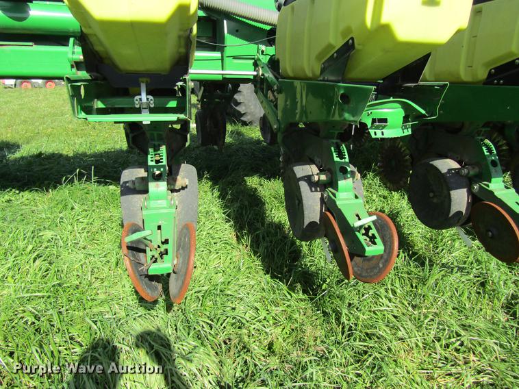 image for item DB2013 2010 John Deere 1770NT MaxEmerge XP planter