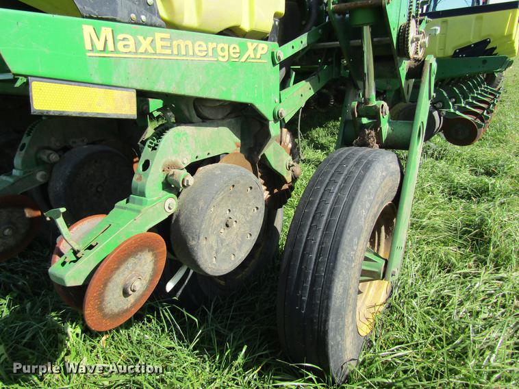 image for item DB2013 2010 John Deere 1770NT MaxEmerge XP planter