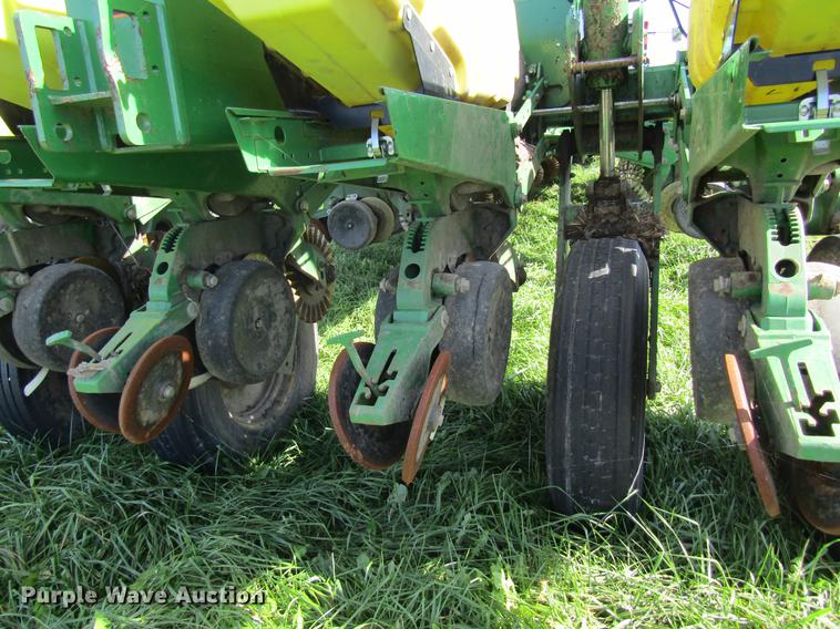 image for item DB2013 2010 John Deere 1770NT MaxEmerge XP planter