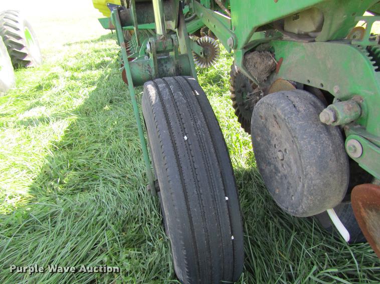 image for item DB2013 2010 John Deere 1770NT MaxEmerge XP planter
