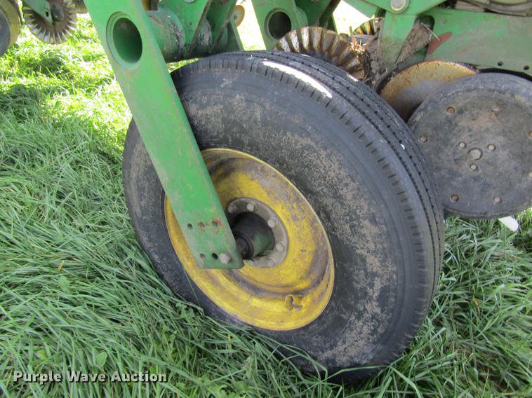image for item DB2013 2010 John Deere 1770NT MaxEmerge XP planter