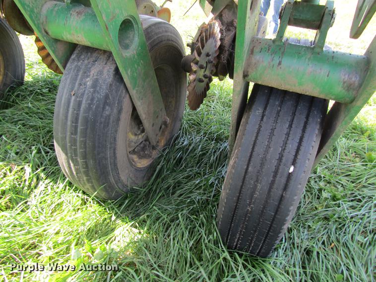 image for item DB2013 2010 John Deere 1770NT MaxEmerge XP planter