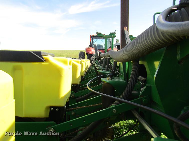 image for item DB2013 2010 John Deere 1770NT MaxEmerge XP planter