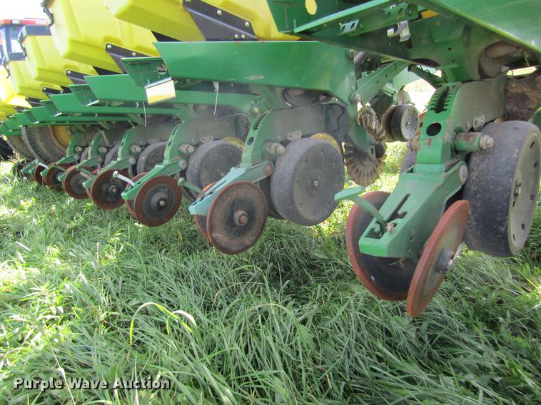 image for item DB2013 2010 John Deere 1770NT MaxEmerge XP planter