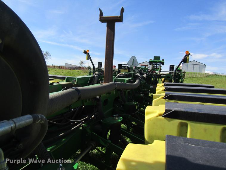 image for item DB2013 2010 John Deere 1770NT MaxEmerge XP planter