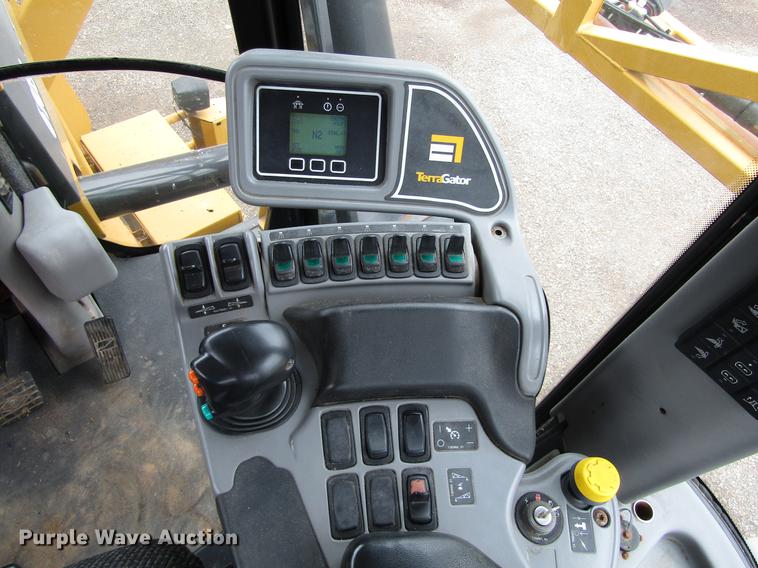 image for item DC0071 2006 Ag-Chem TerraGator 6103 sprayer