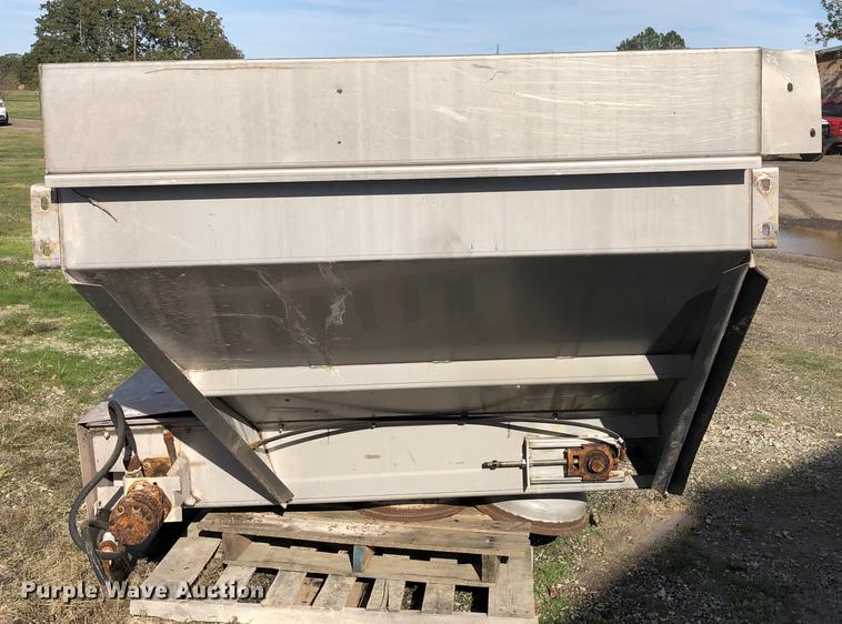 image for item DC0171 New Leader L4000G4 Multi-Applier 5 dry spreader bed